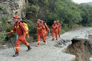 攻防俱佳！安东尼上半场对抗、过人、造犯规、拦截等数据全场最多